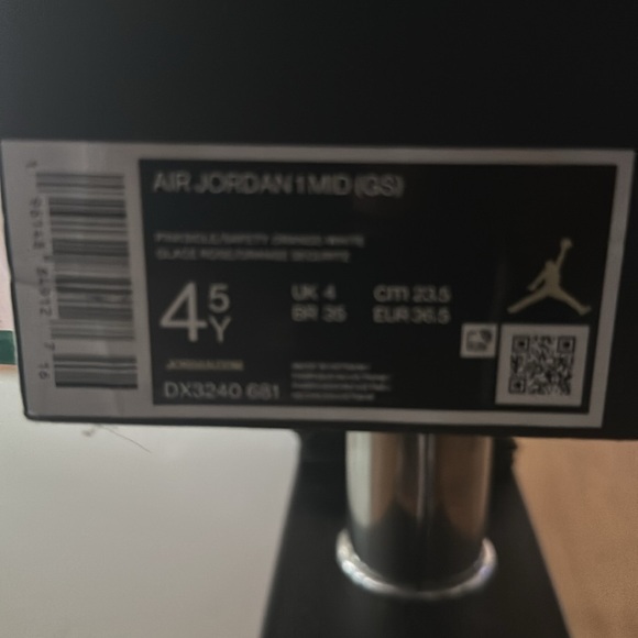 Nike Air Jordan 1 Mid “Creamsicle” Big Kids Size 4.5 - Picture 3 of 3